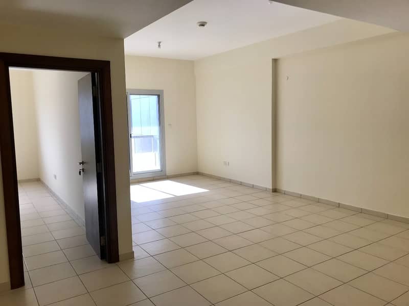 1BR Chiller Free+1Month Free+No Comm 1BR Chiller Free+1Month Free+No Comm
