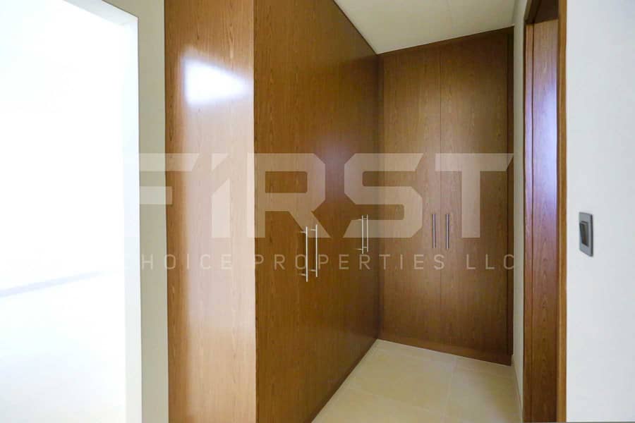 10 Internal Photo of 5 Bedroom Villa in West Yas Yas Island Abu Dhabi UAE (17). jpg