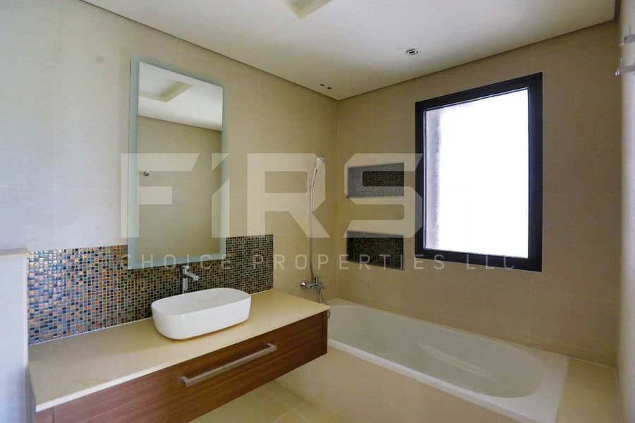 16 Internal Photo of 5 Bedroom Villa in West Yas Yas Island Abu Dhabi UAE (13). jpg