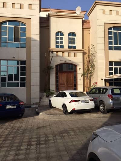 غرفة وصالة داخل مجمع مع عقد توثيق وبدون عمولة مع مواقف مجانية داخلية غرفة وصالة داخل مجمع مع عقد توثيق وبدون عمولة مع مواقف مجانية داخلية