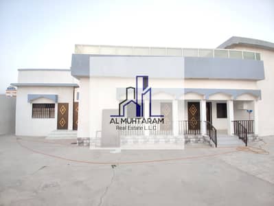 Wow amazing offer ready to move 4bhk villa big space majlis made room in Al Sabkha Sharjah