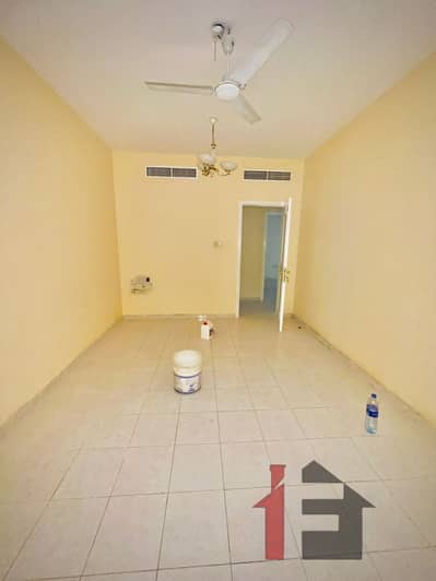 GRAND OFFEAR 2 BHK NO DEPOSIT WITH BALCONY CENTERAL AC NEAT AND FAMILY BULDING OUT SIDE FREE PARKING PRICE ONLY FOR 29999