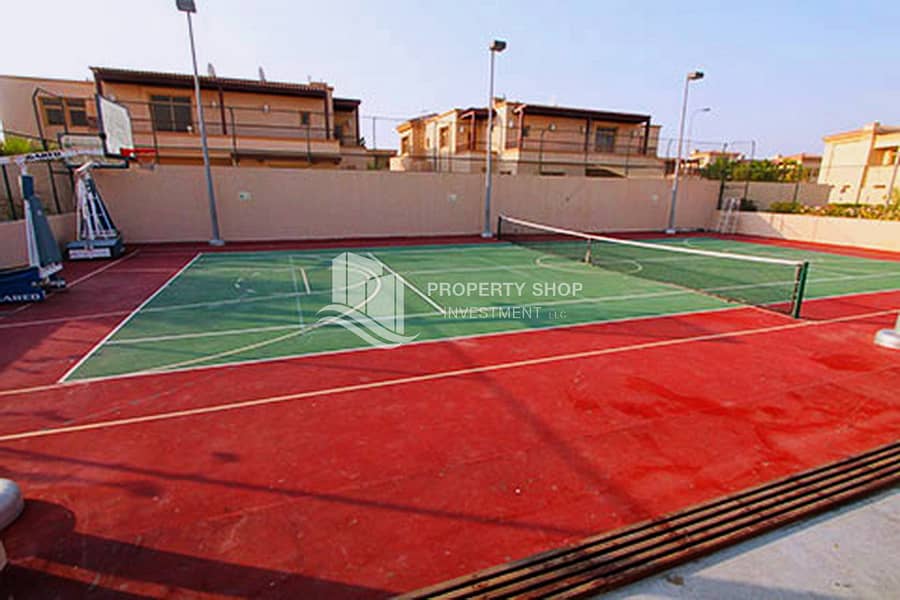 10 abu-dhabi-aldar-golf-gardens-community-tennis-court. JPG