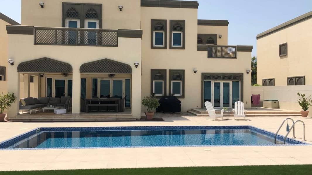 Stunning Five-Bedroom Villa at Jumeirah Park