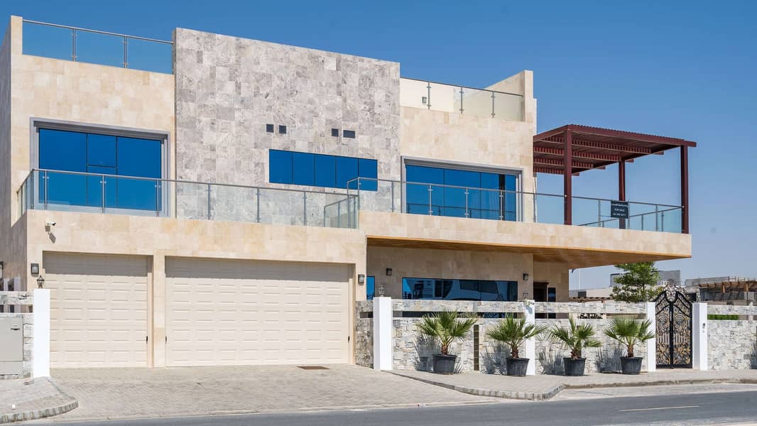 Exclusive Five-Bed Luxury Villa at Pearl Jumeirah with Sea View