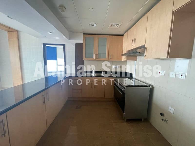 2 Sun Tower 3BR 4701, Kitchen. jpg