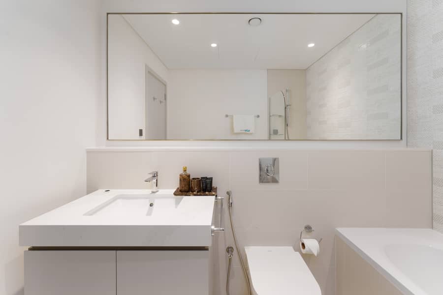 Elegant seaside living 3-bedroom Emaar Beachfront - Image 22