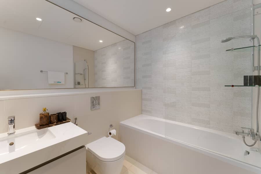 Elegant seaside living 3-bedroom Emaar Beachfront - Image 23