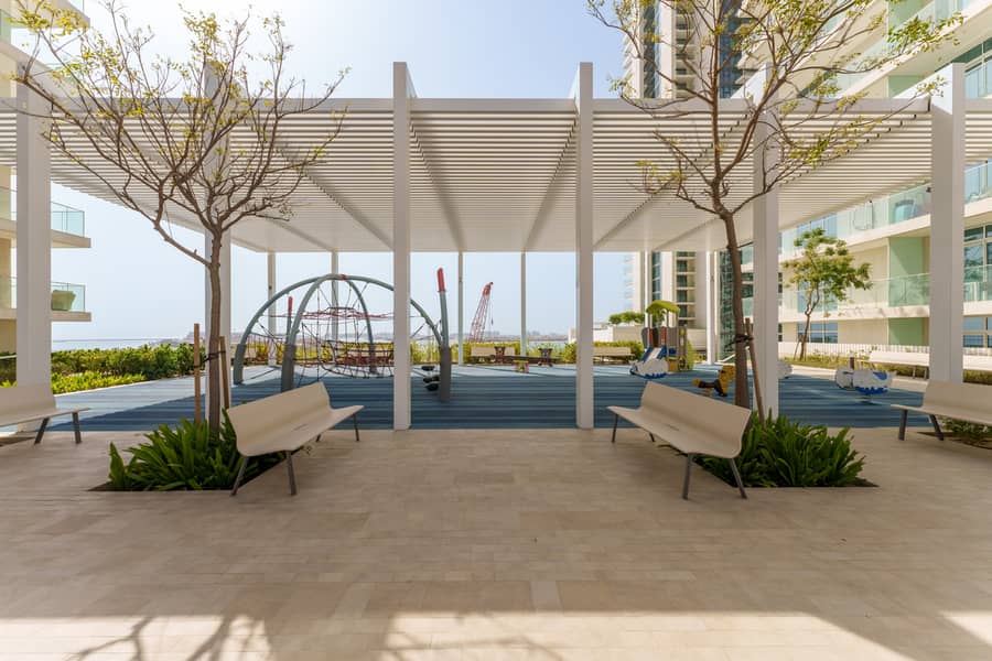 Elegant seaside living 3-bedroom Emaar Beachfront - Image 28