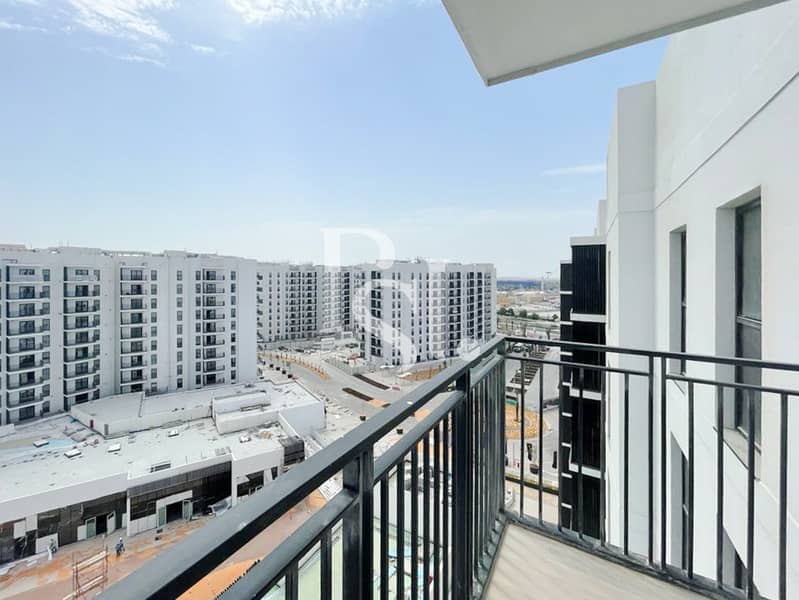 9 water-edge-yas-island-abu-dhabi-balcony (1). JPG