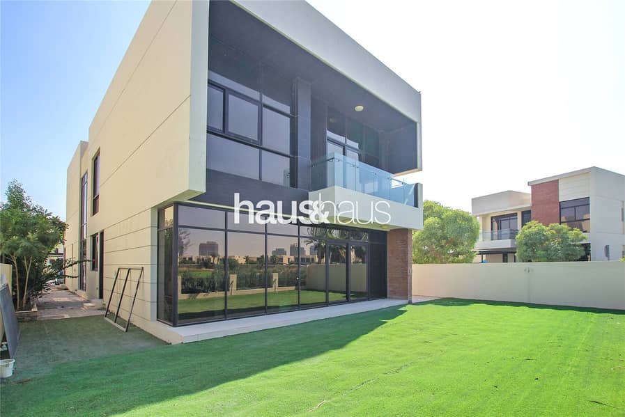 VD1 | Full View of Golf Course | Landscaped Garden