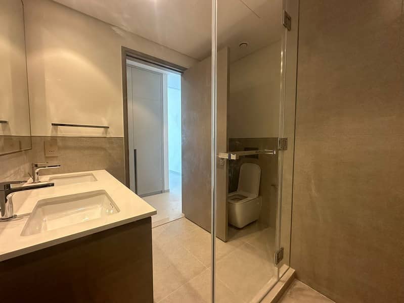 6 Bath 1. jpeg