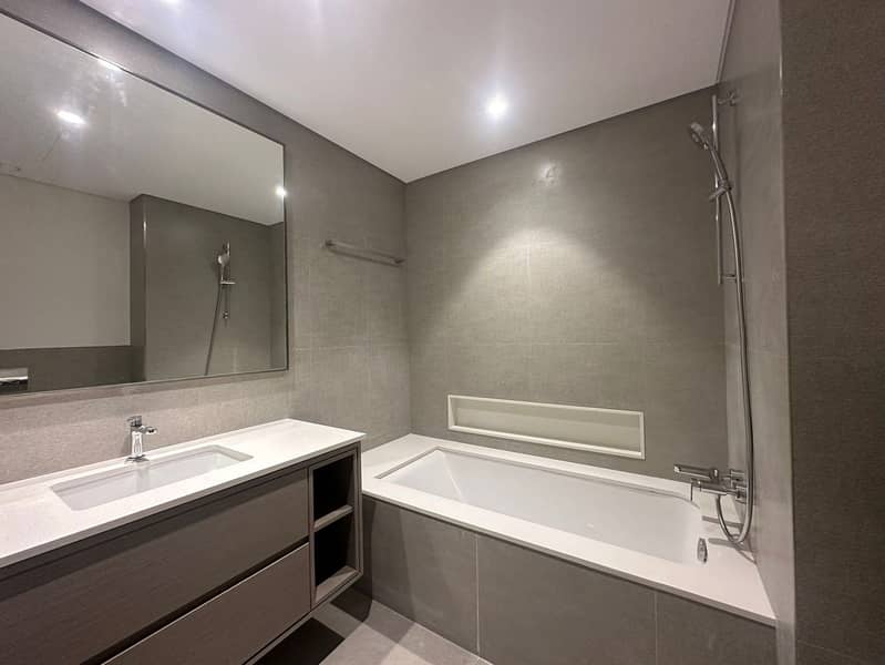 9 Bath. jpeg