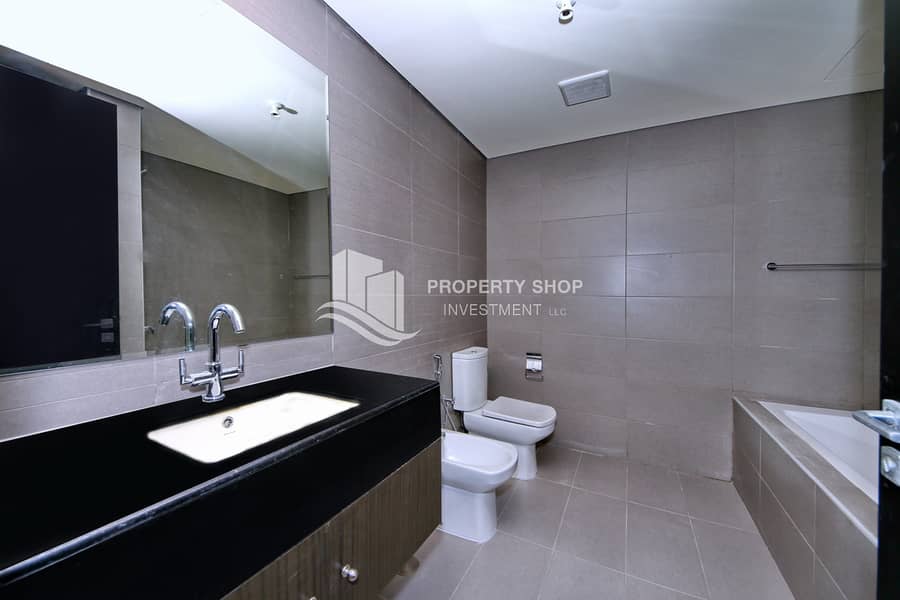 8 1-bedroom-apartment-al-reem-island-marina-square-tala-tower-bathroom. JPG