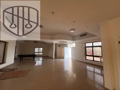 Outstanding property with +10 b/r quality villa + servant quarters + driver room + garden