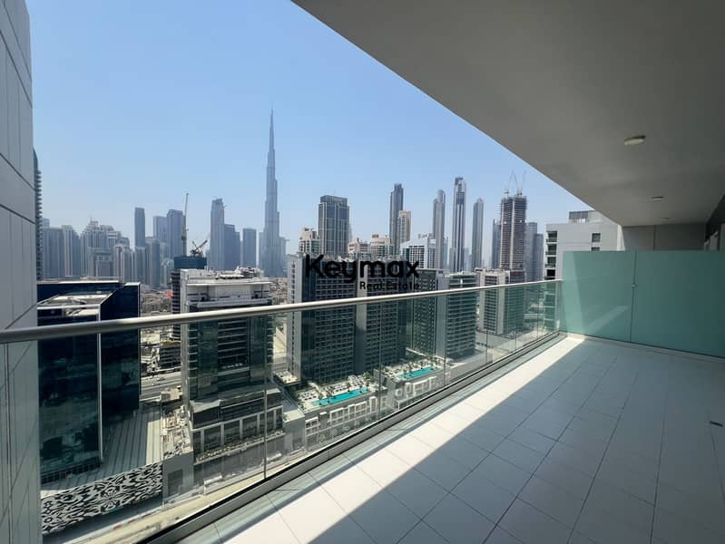 Burj Khalifa View | Luxurious Apartment | Vacant