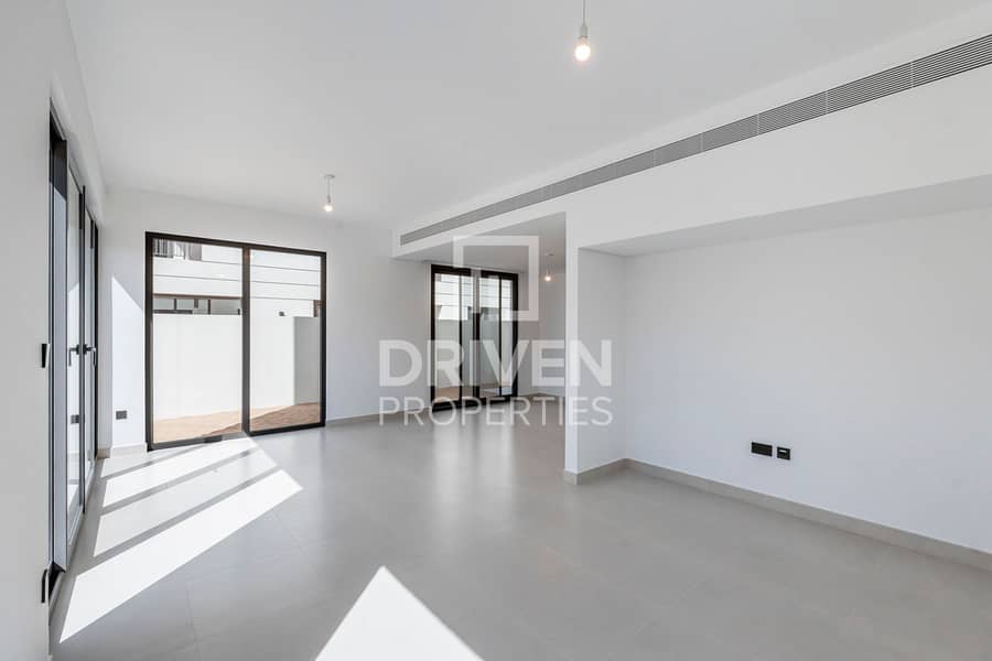 位于蒂拉尔阿尔加夫综合社区,奥拉别墅区 4 卧室的别墅 380000 AED - 10155653 位于蒂拉尔阿尔加夫综合社区,奥拉别墅区 4 卧室的别墅 380000 AED - 10155653