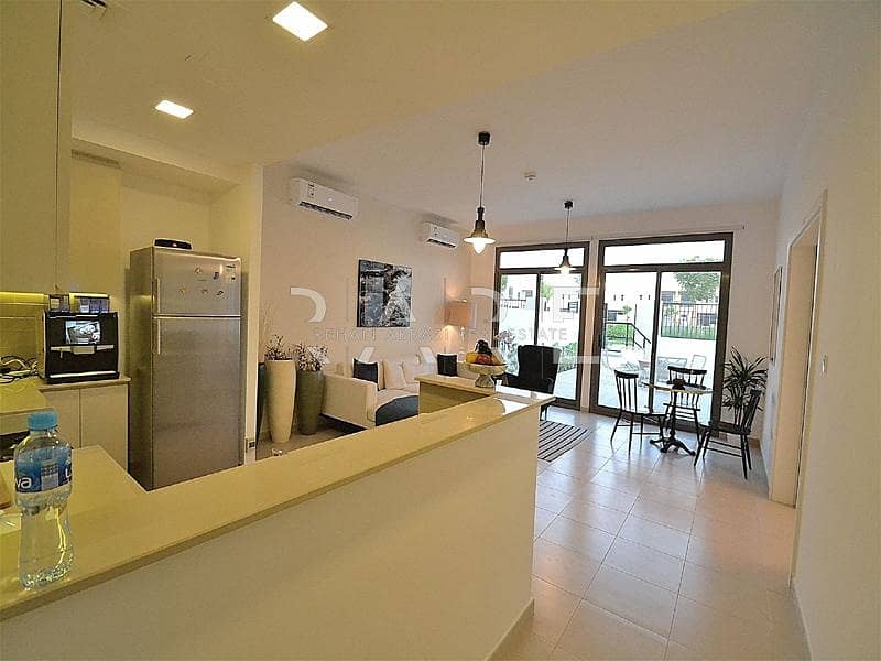 4 4  Bedroom + Maids Very Close to Pool and Park ( Corner Unit )