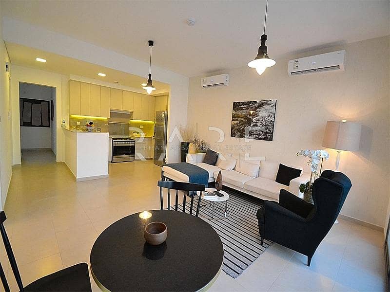 5 4  Bedroom + Maids Very Close to Pool and Park ( Corner Unit )