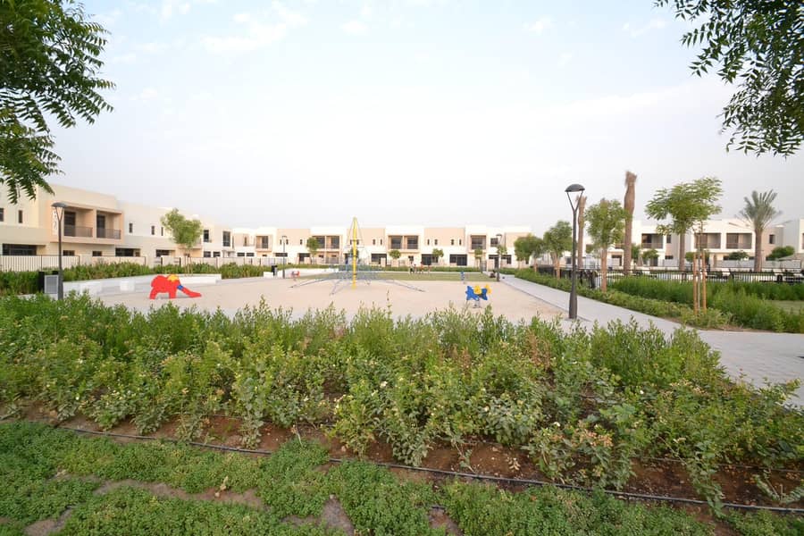 28 4  Bedroom + Maids Very Close to Pool and Park ( Corner Unit )