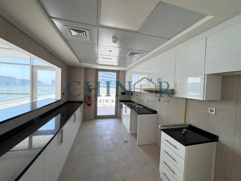 24 cd022caa-3f63-4f16-80fe-157c9e32107a. jpg