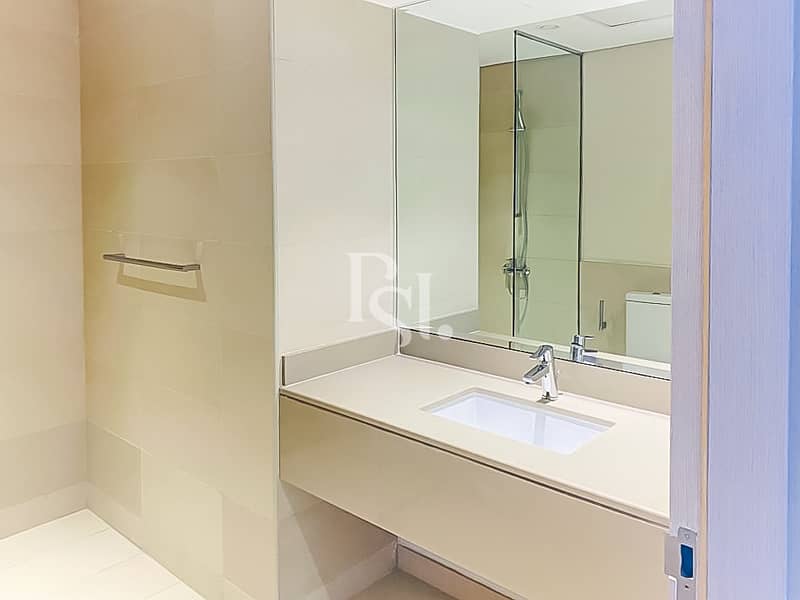 4 water-edge-yas-island-bathroom. JPG