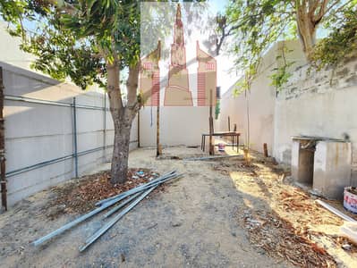 2 Bed room Villa 2 washroom 1 kitchan  35k in jazzat area