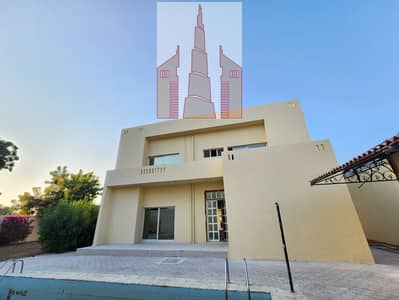 5 bedroom villa with swimming pool with maids room  big gardan parking 100k