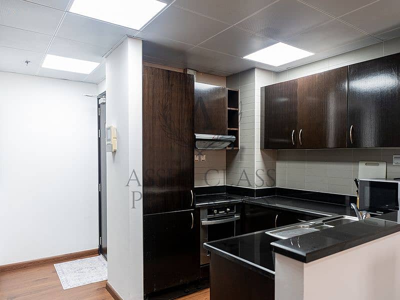 8 kitchen2. jpg
