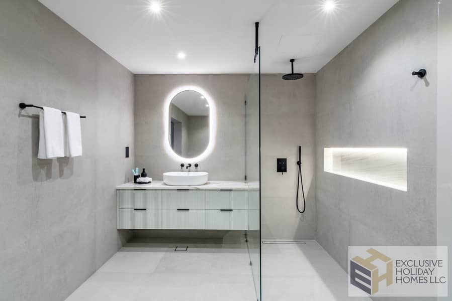 24 Room5_3_zBath_LAP_1394-HDR (2K). jpg