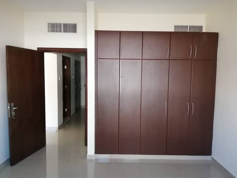 OUTCLASS 1BHK WITH GYM AND PARKING JUST 40K