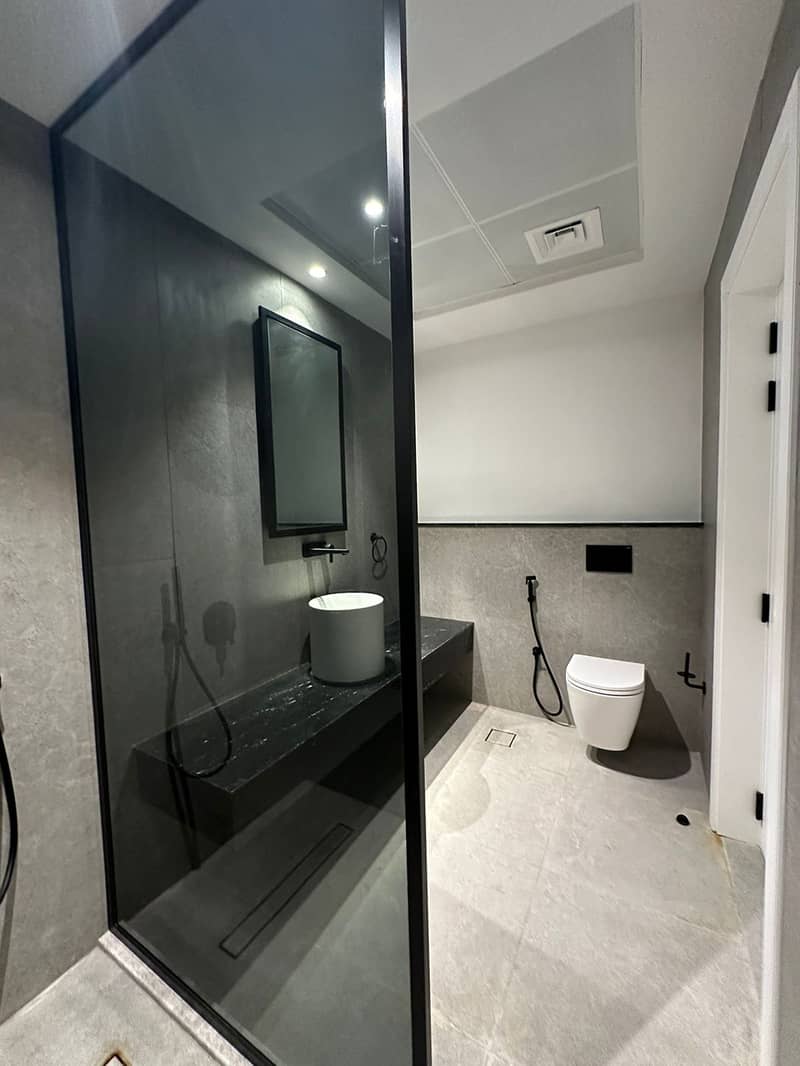 5 Bathroom 1. jpeg