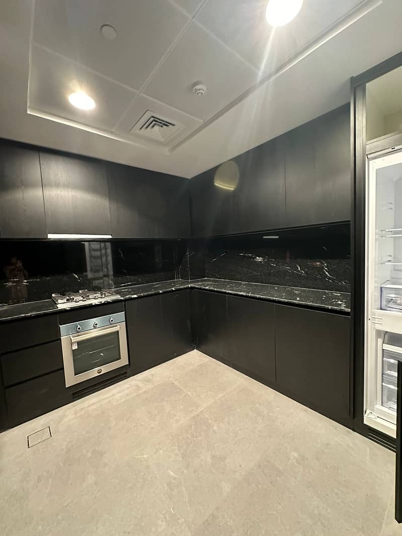 10 Kitchen 3. jpeg
