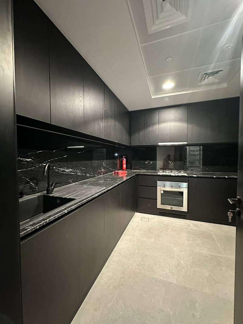 12 Kitchen1. jpeg