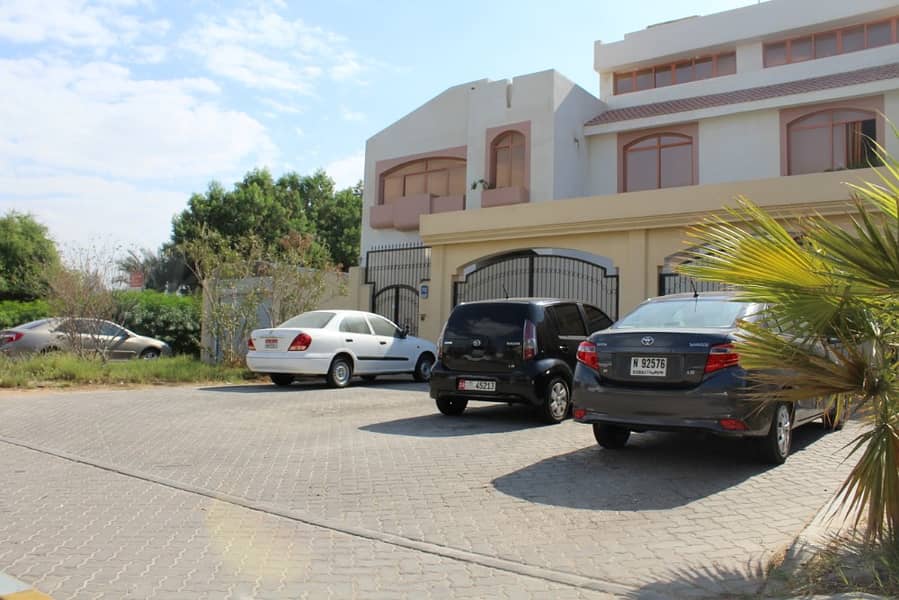 شقة في حي السفارات 2 غرف 65000 درهم - 4075144