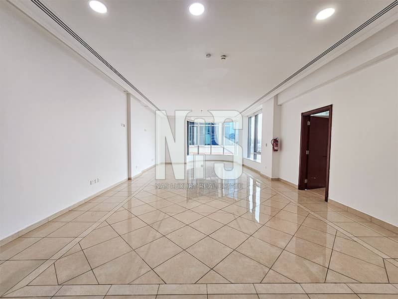 位于阿尔巴蒂恩 的写字楼 331500 AED - 10264363