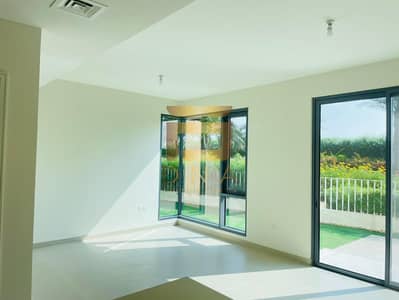 SINGLE ROW | CORNER UNIT | SPACIOUS