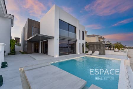 5 Bedroom Villa for Sale in Palm Jumeirah, Dubai - Luxury Upgraded Extended 5bed Garden Home