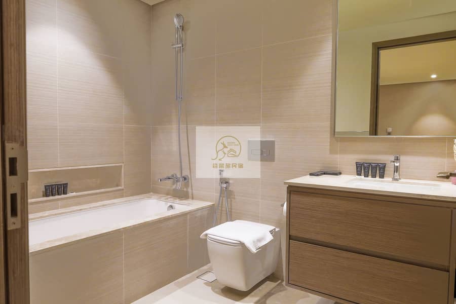 13 4 Bathroom (1). jpg