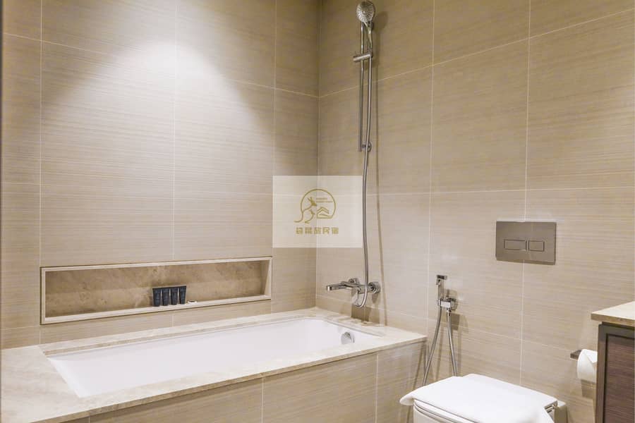 12 4 Bathroom (3). jpg
