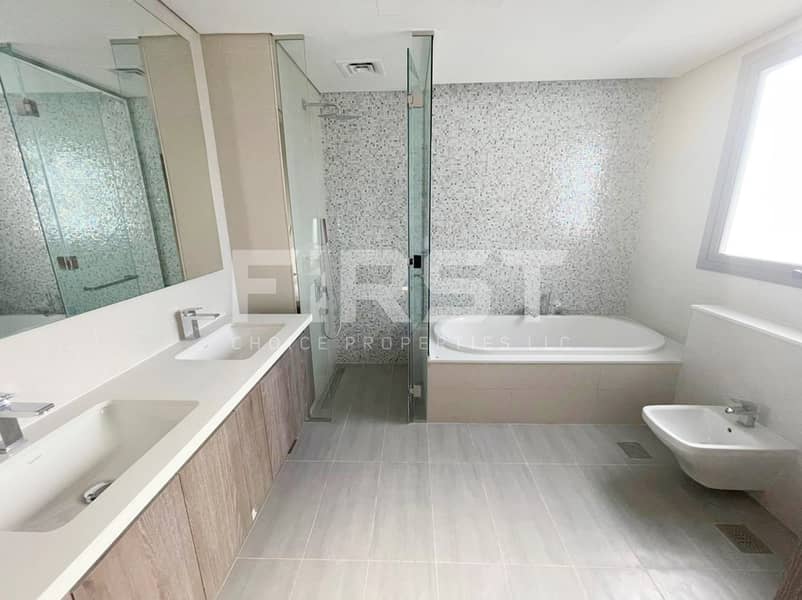8 Internal Photos of 2 Bedroom Townhouse in Yas Acres. Yas Island  Abu Dhabi (6). jpg