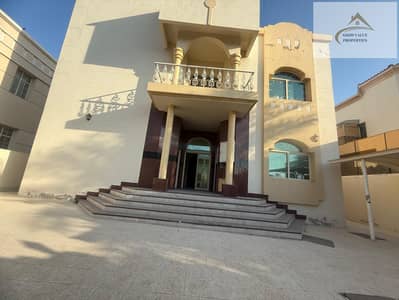 Spacious  6 Bhk villa with seprate made and driver room