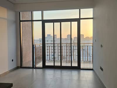 BRAND NEW BUILDING/LUCURY LIVING/PRIME LOCATION