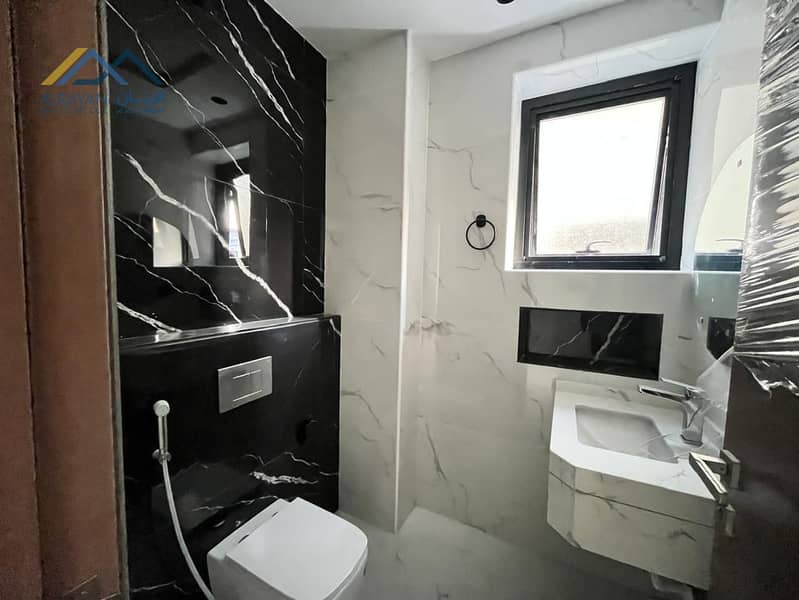 12 db8e32af-c13a-4dd3-a886-d4510ebc249a. jpg