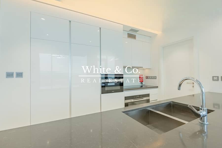 Lagoon View | Spacious | Furnished - Image 9