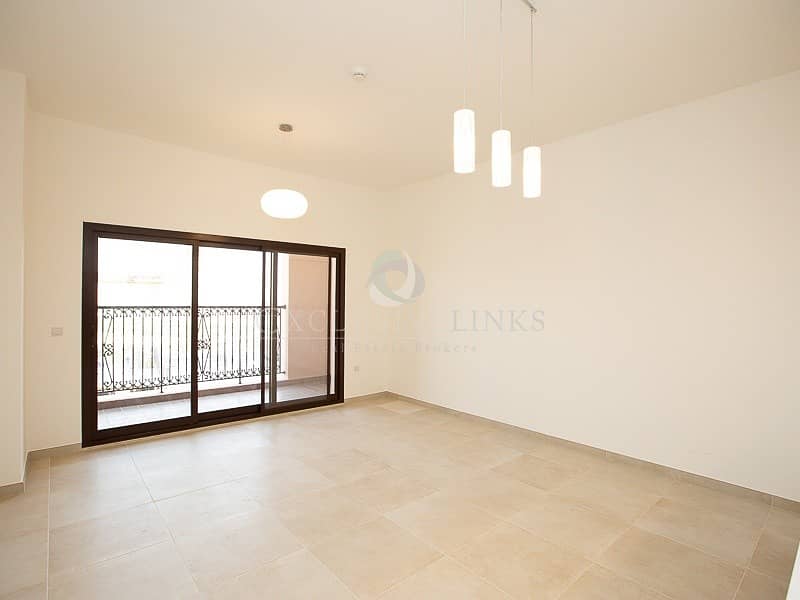Newly handed over - 1BR with balcony and golf view