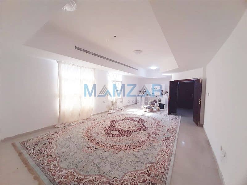 Квартира в Хадбат Аль Зафран, 4 cпальни, 110000 AED - 10308539