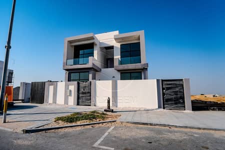 Corner Contemporary Villa! 4BR+M+Store + Pool