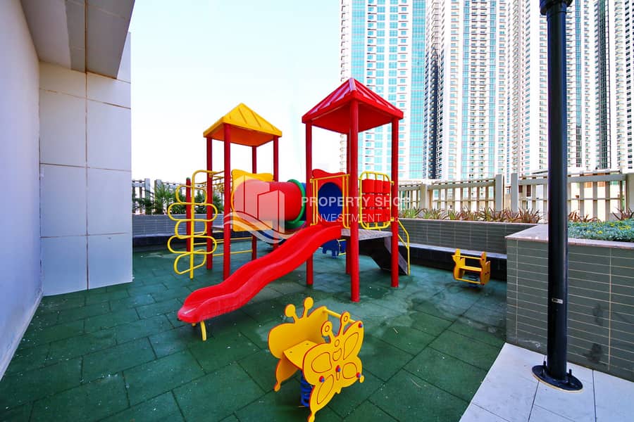 9 abu-dhabi-al-reem-island-marina-square-tala-tower-community-play-area. JPG