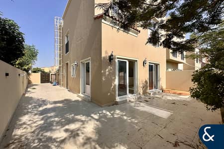 Single Row l Large Corner Plot l Vacant